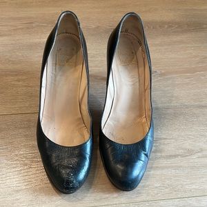 Christian Louboutin Simple Black Leather Round Toe Pumps (39.5)